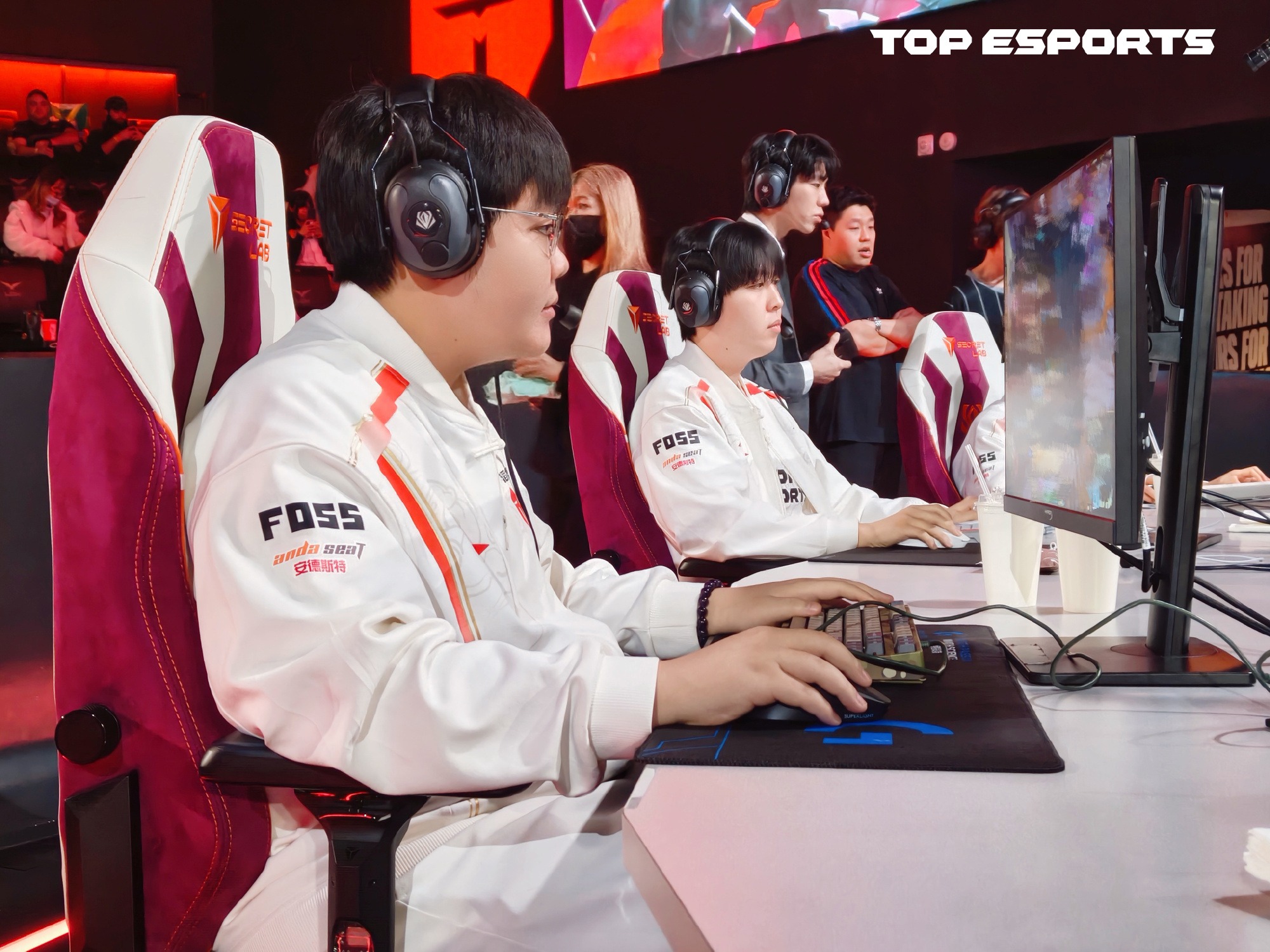 TES碾压C9,Chovy操刀奇招英雄翻盘顶尖较量半决赛,让粉丝疯狂欢呼 TES碾压C9,Chovy操刀奇招英雄翻盘顶尖较量半决赛,让粉丝疯狂欢呼